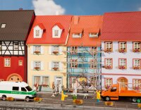 Faller 130494 - 2 Kleinstadthäuser mit Malerg